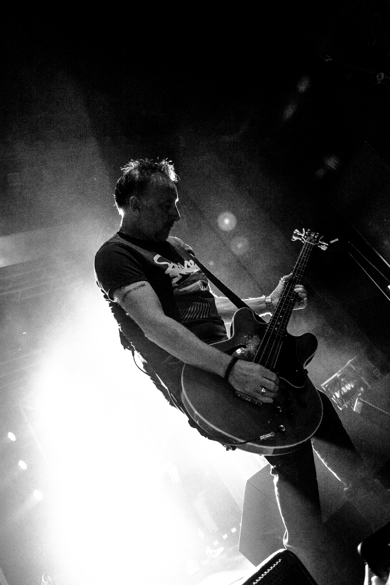 Illustration for article titled Photos Of Peter Hook And The Light